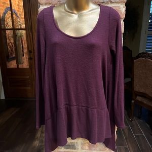 paper crane Women's Shirt size Small maroon,  Rayon polyester, spandex Hi Lo